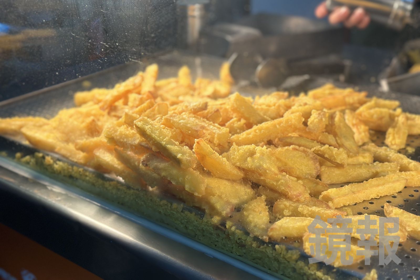 一根一根下鍋炸！興南夜市「佳佳福甘梅薯條」麵衣硬脆、地瓜鬆甜夭壽涮嘴
