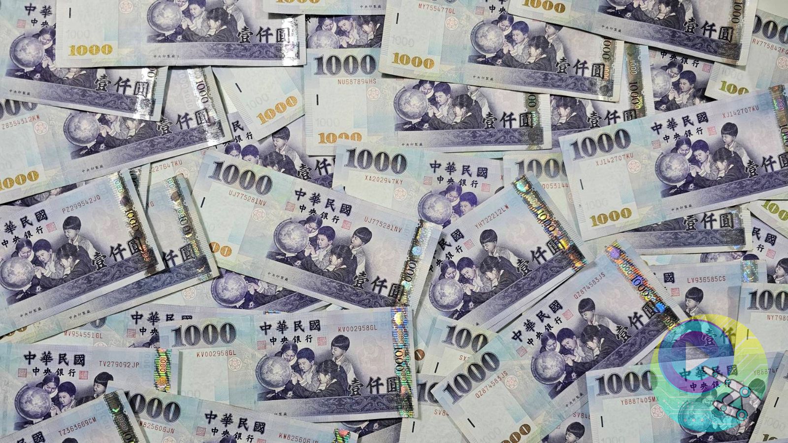 一次就捐1000萬！有錢阿姨「穿得像要去買菜」　一票網認同：看不出來