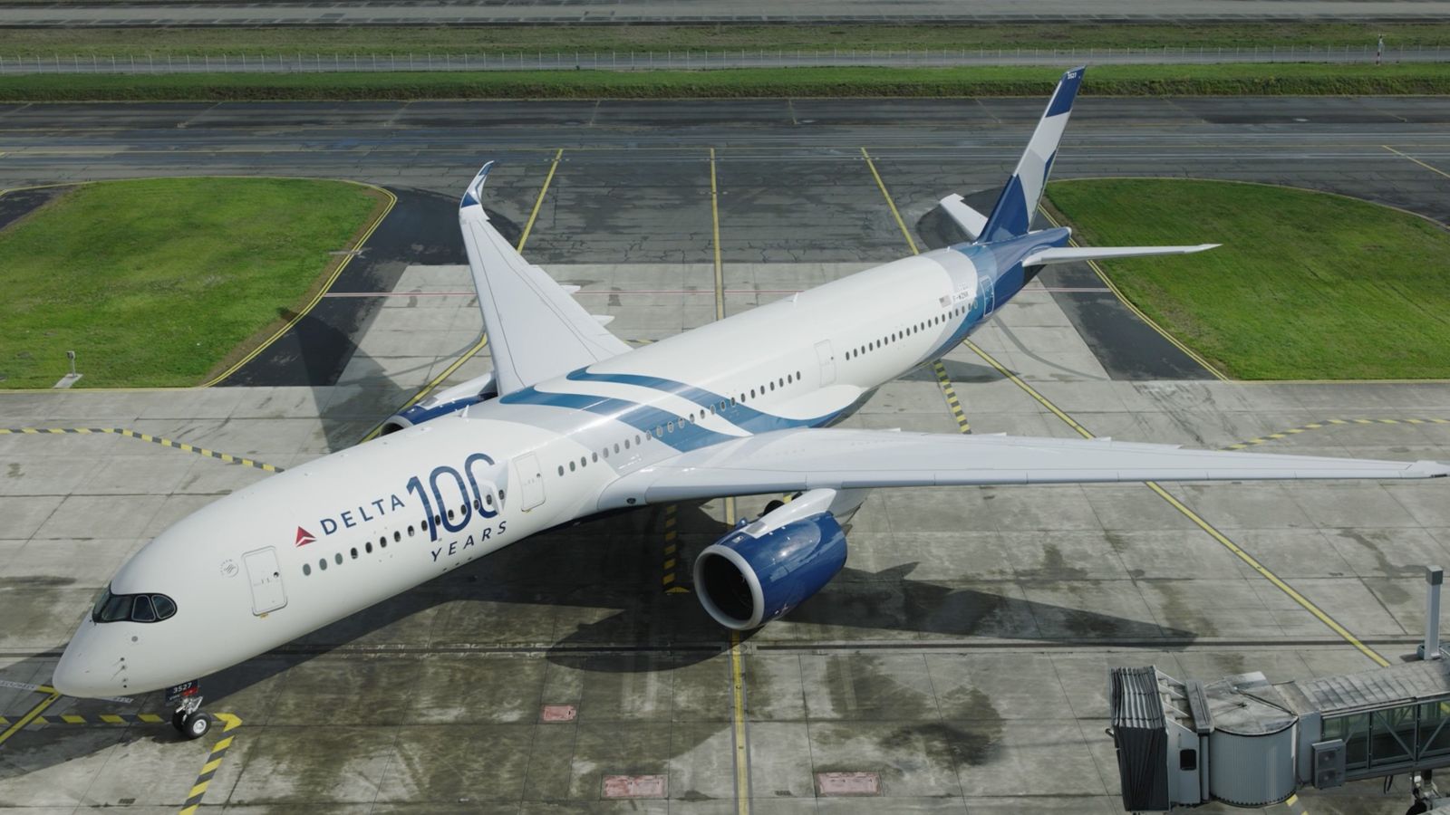 一個不小心！資深空服員誤觸「1裝置」　害公司慘賠上百萬