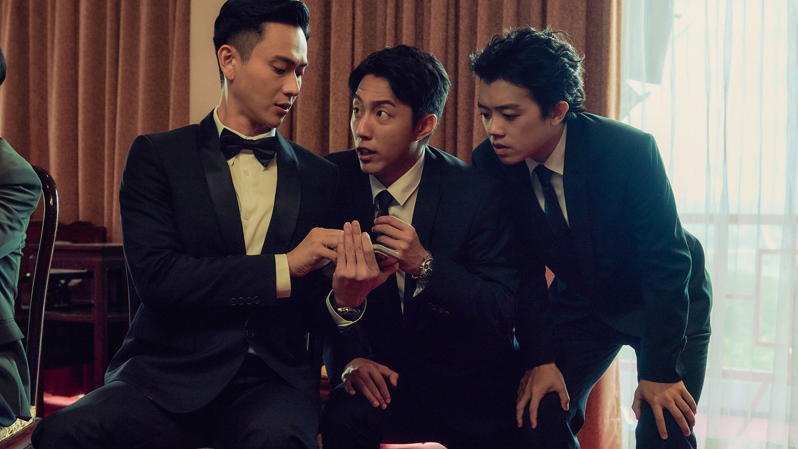 劉冠廷(左起)、蔡凡熙、洪群鈞3人在戲裡戲外都是好友。水花電影提供