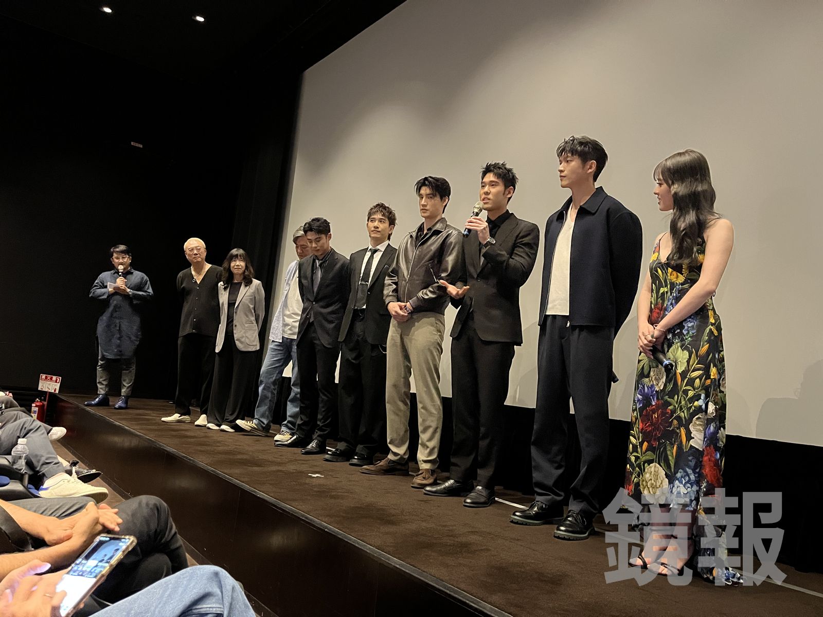 陳奕(左四起)率張立昂、羅宏正、周予天、林輝瑝、邱偲琹《男公館》演員出席「亞洲影視內容試映會」。劉慧茹攝