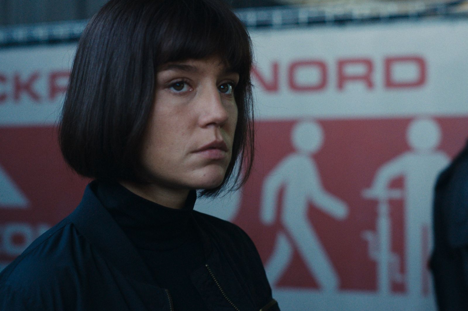 斥資14億打造！坎城影后《未來弒界：巴黎淪陷》深入AI陰謀　揭開階級真相