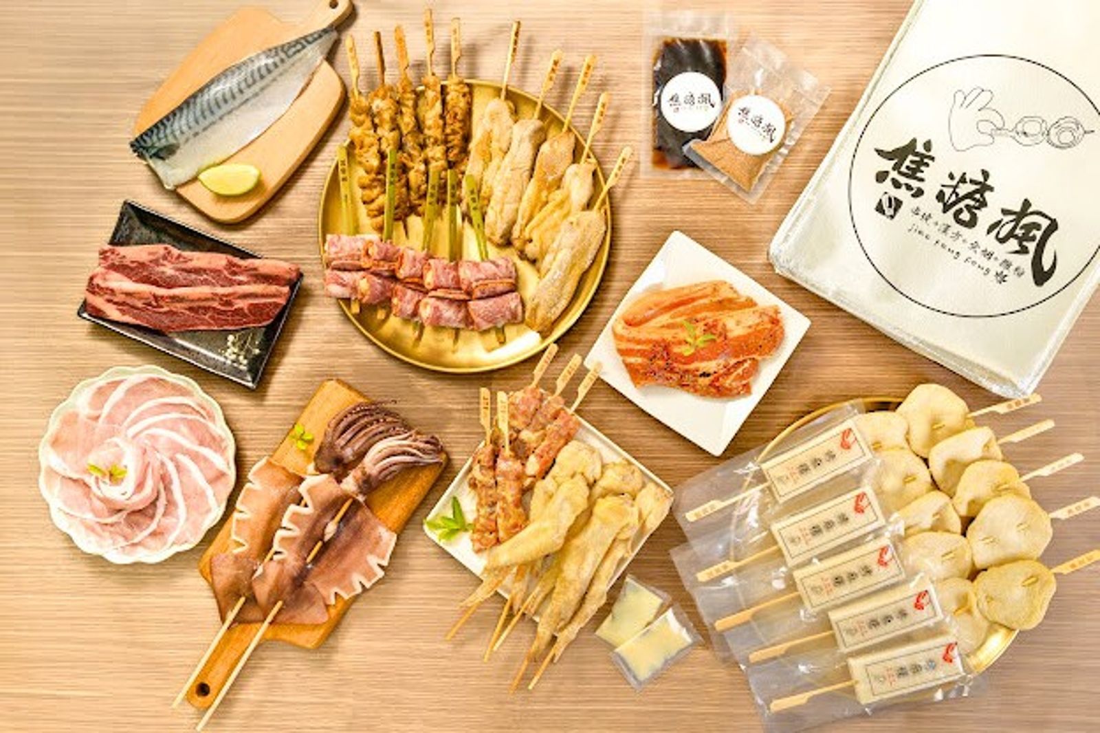 「焦糖楓銀月Chill烤派對包」吃得到招牌串烤，還有門市沒賣的隱藏版食材。（1,599元／份，含運費）