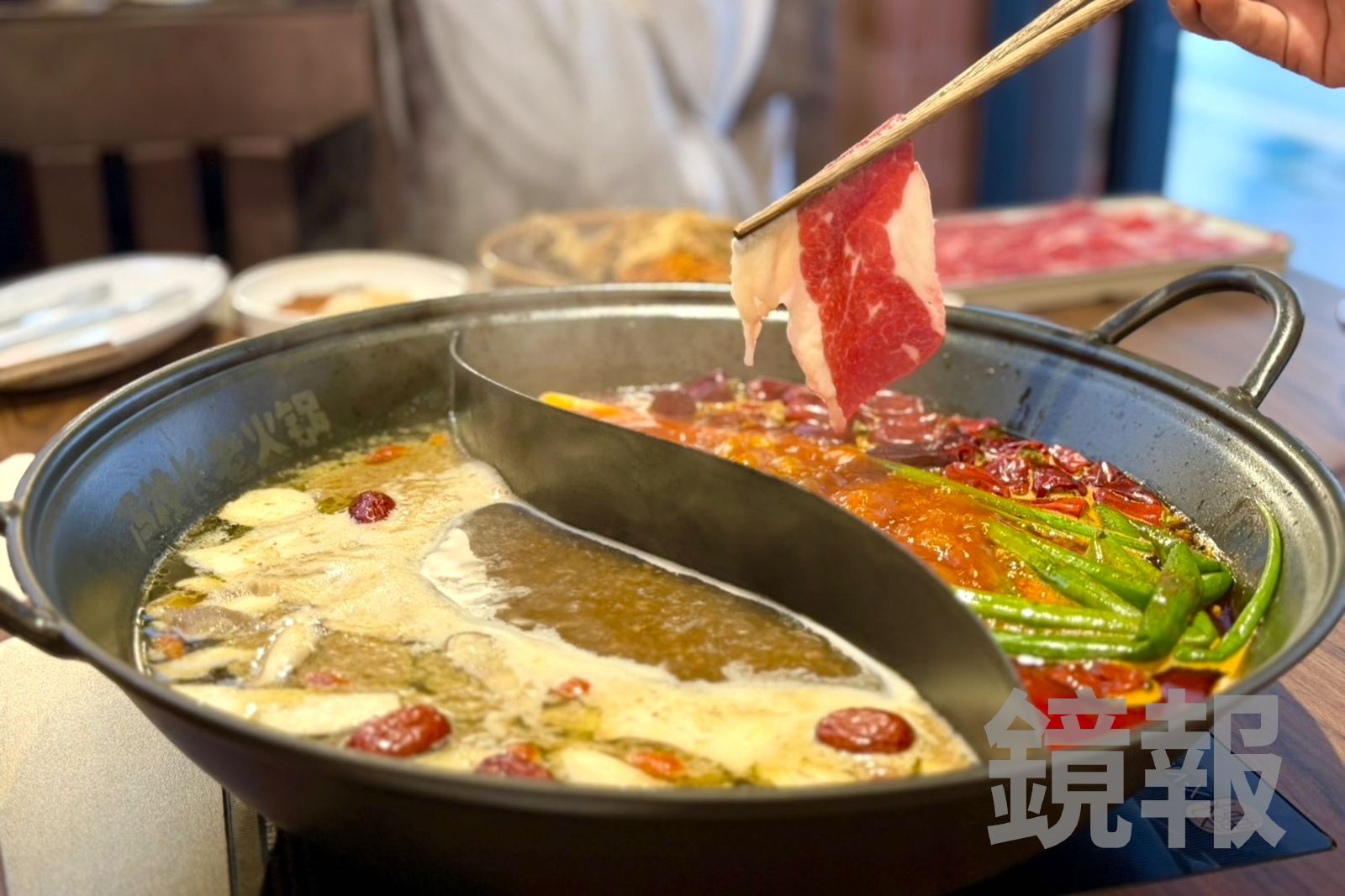 正男報食事／每天翻桌15輪！黃仁勳也愛的「馮校長老火鍋」台北分校1／3開學