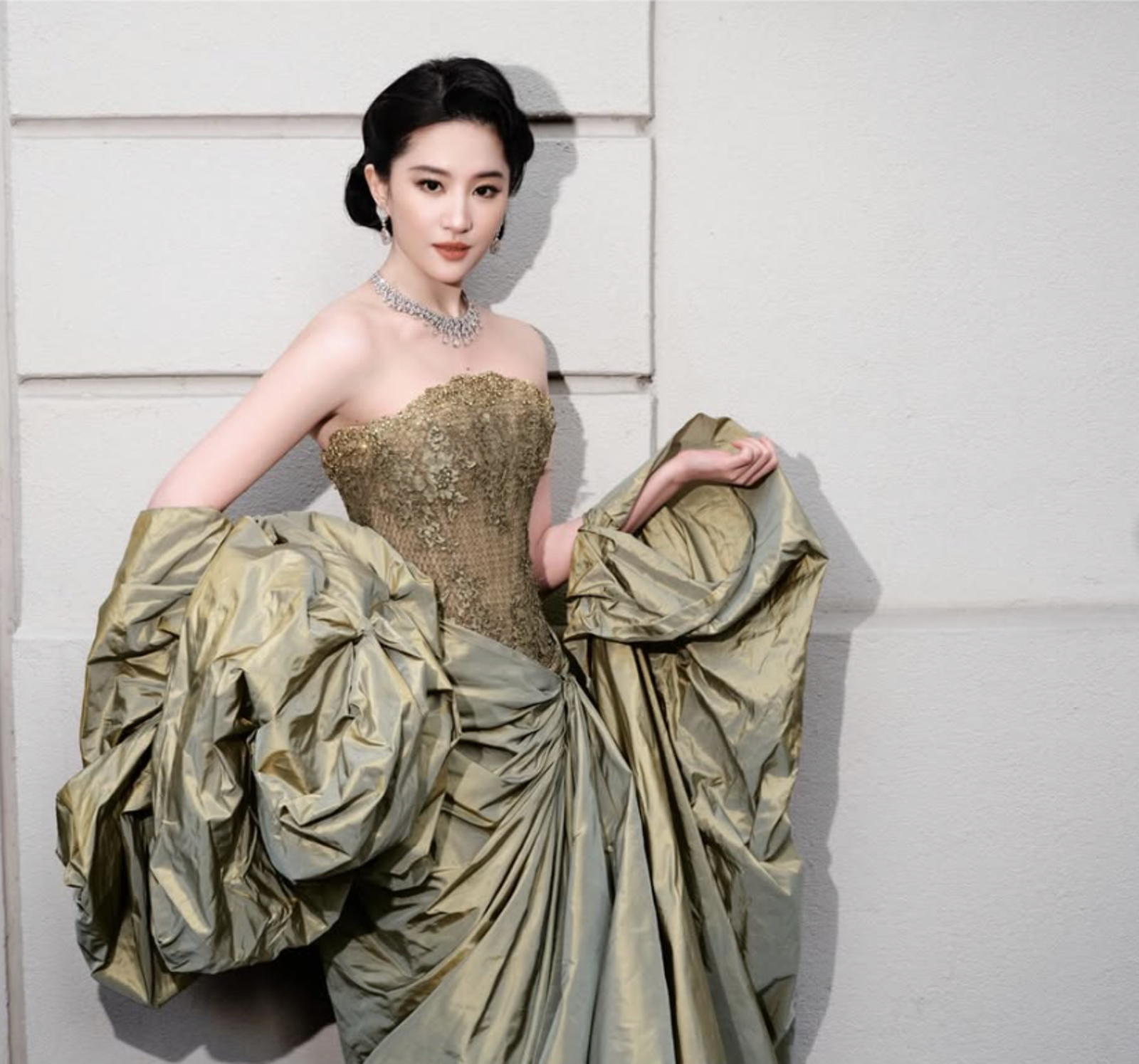 劉亦菲雖沒拍戲,但時尚活動接不停。翻攝IG @yifei_cc