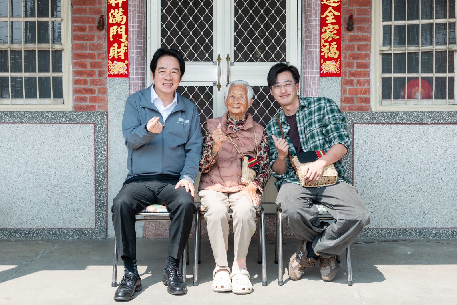 網友稱「阿德我很熟」竟許願成真!賴清德親赴雲林登門訪百歲阿嬤全家嗨翻