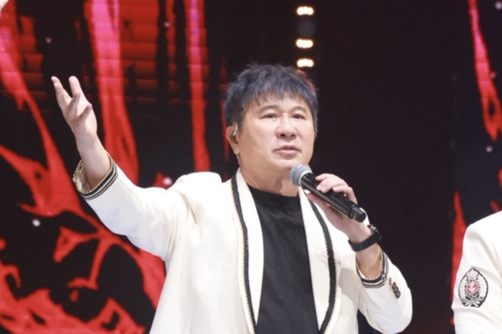 直擊/胡瓜驚傳健康亮紅燈!登台前「狂噴6種藥」 小禎前夫、18歲孫女都到了