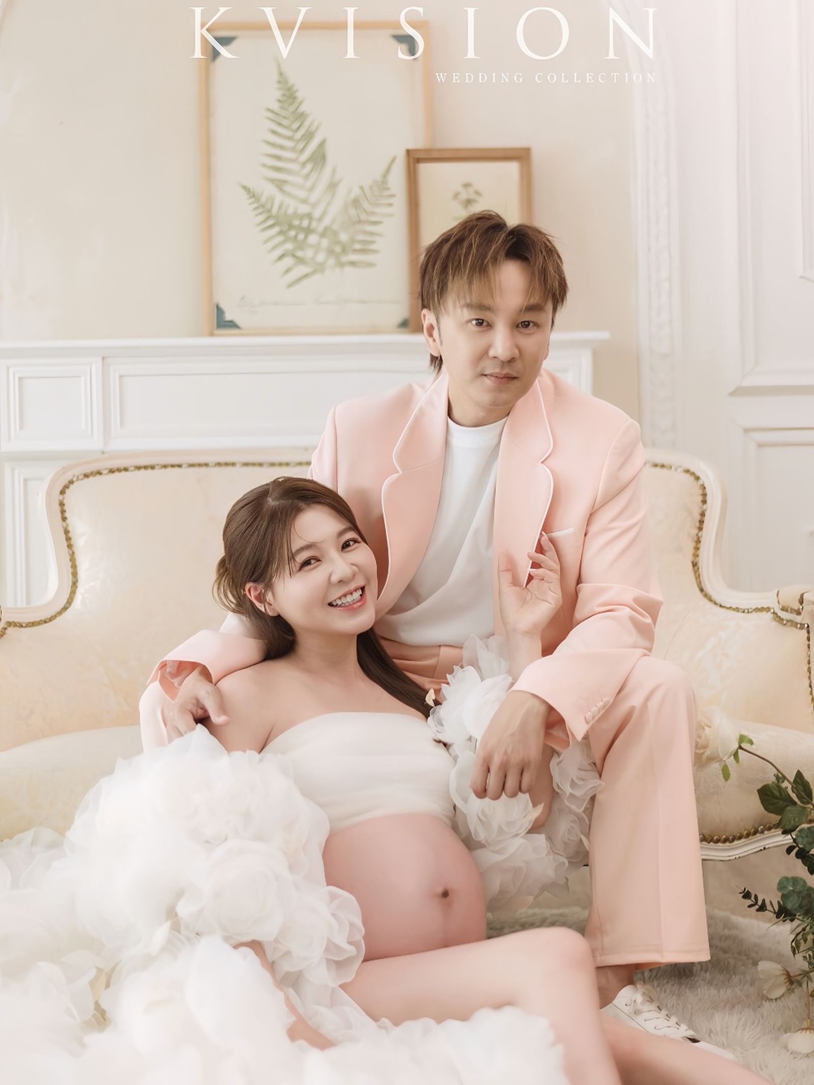 張書偉與謝京穎夫妻合拍孕婦寫真。翻攝臉書