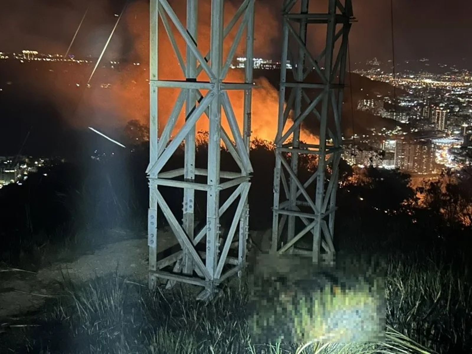 男子爬大同山高壓電塔拍日落　觸電著火墜塔引起火燒山