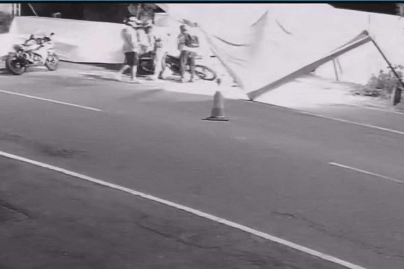 夜半驚魂!埔里騎士誤撞告別式治喪靈堂 網轟「想嚇死人?」