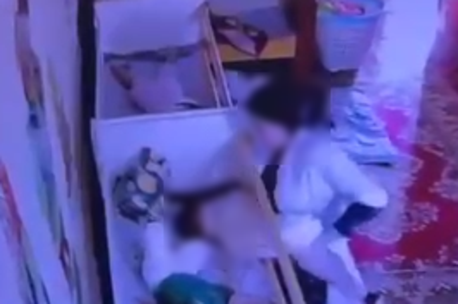 2歲男童午休「頭卡欄杆」窒息死亡 教師最高監禁5年