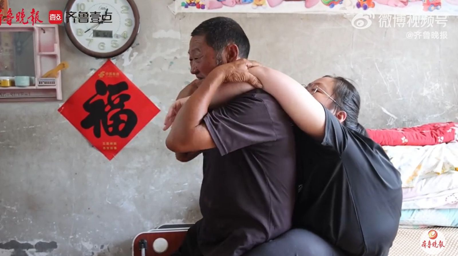 「只要背得動，我就送她上學」爺爺12年暖舉感動全網…癱瘓女孩成功考上大學！