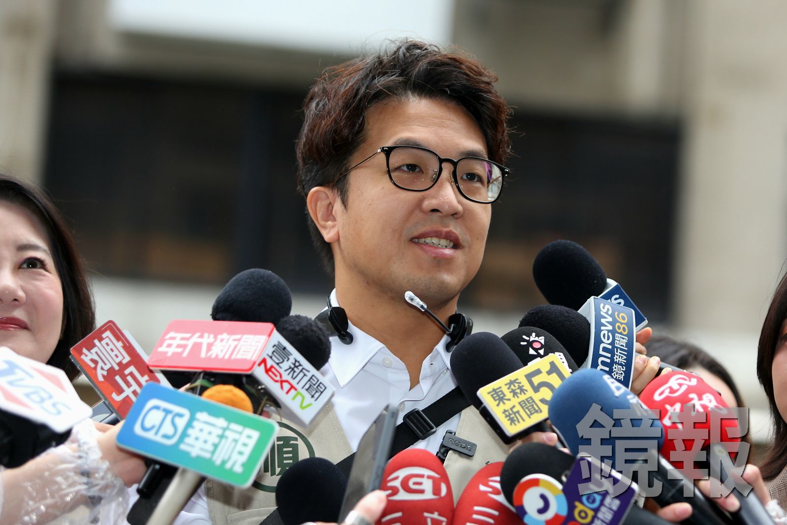 民進黨台北市長參選人沈伯洋抽到幸運兒「Lydia」代抽號次,被網友揪出諧音梗「你一定贏」。攝影姜永年
