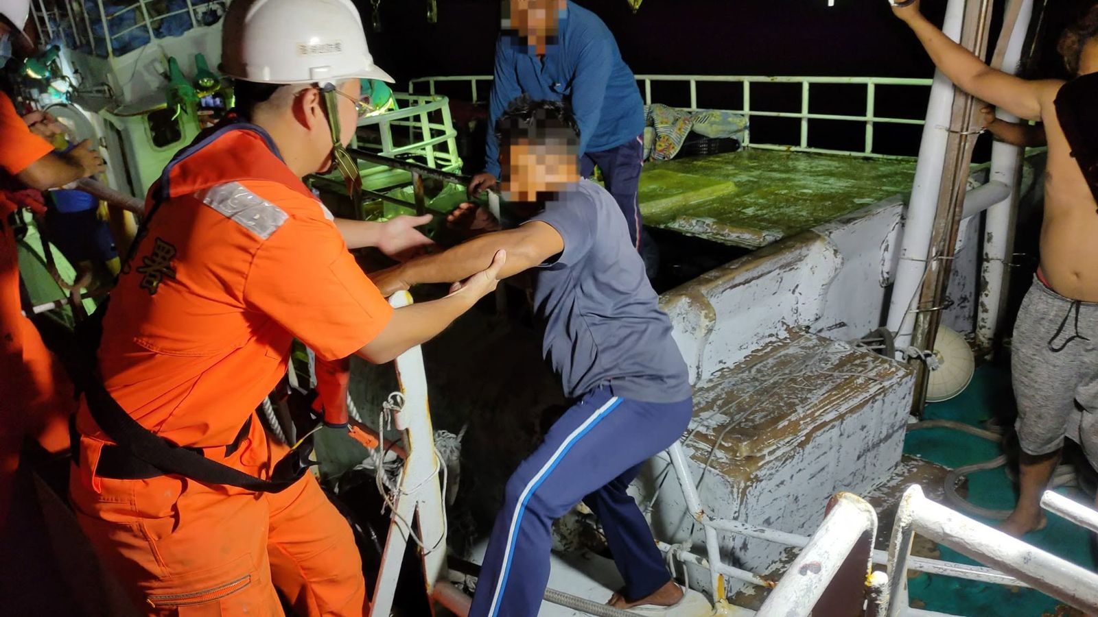 別讓海巡弟兄忙著驅趕戲水民眾 保衛海疆才是核心本職