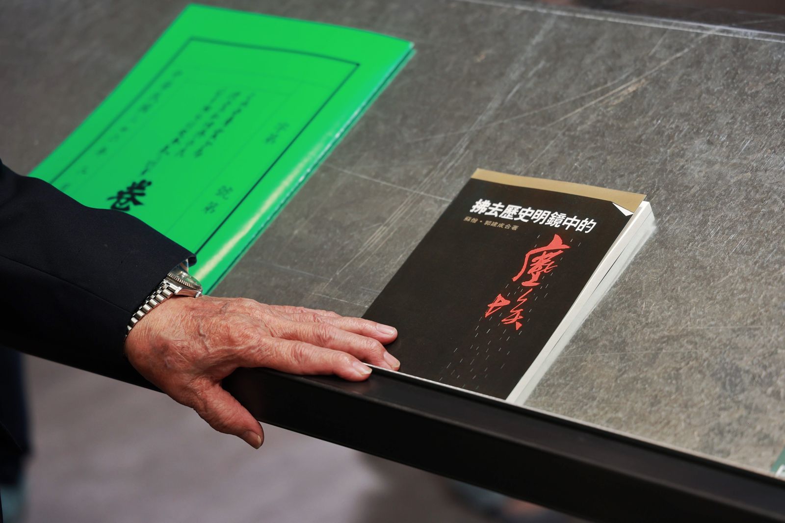 台北市政府文化局與台北228紀念館籌辦的「塵埃何處—拂塵專案卷宗裡的二二八」特展，正在公開展出，展期至今年6月底。圖／台北市政府官網