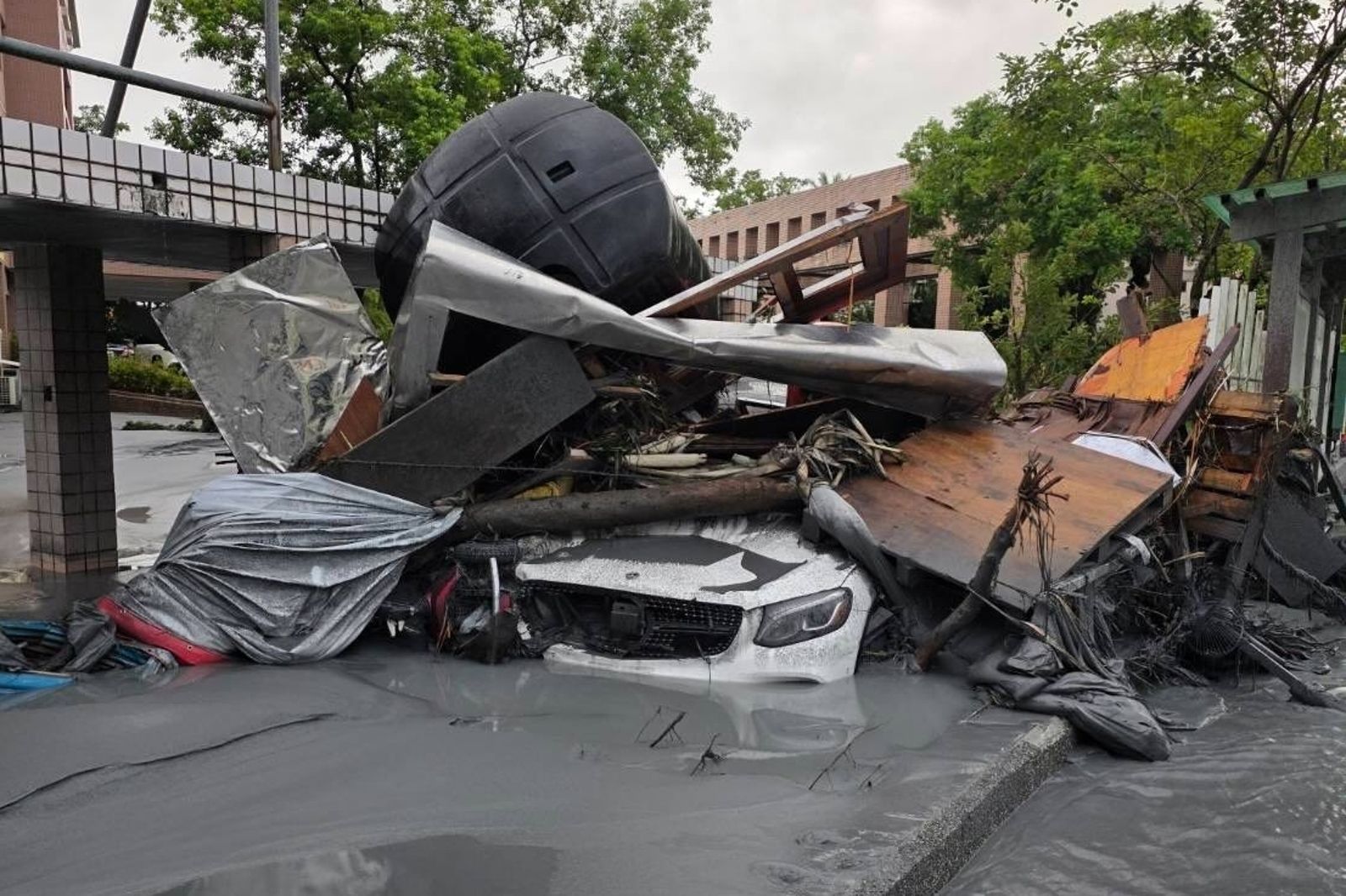 光復災後鬼故事！租客被趕、新電器遭搶…房東冷回：領了很多補助金吧？