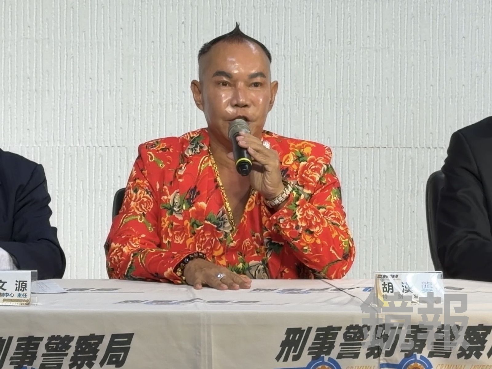 吊車大王又出手！宜蘭蘇澳淹水嚴重　派女婿率重機具進駐待命救災