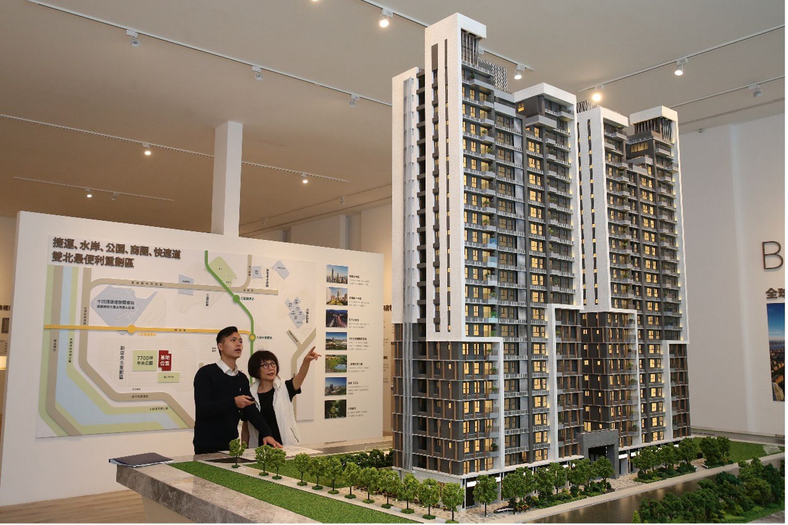 最新實價資料顯示，全國預售市場揭露件數大幅萎縮，平均一天從507.6戶自由落體到111.3戶，六都一天預售揭露件數不到30戶。（鏡週刊提供）