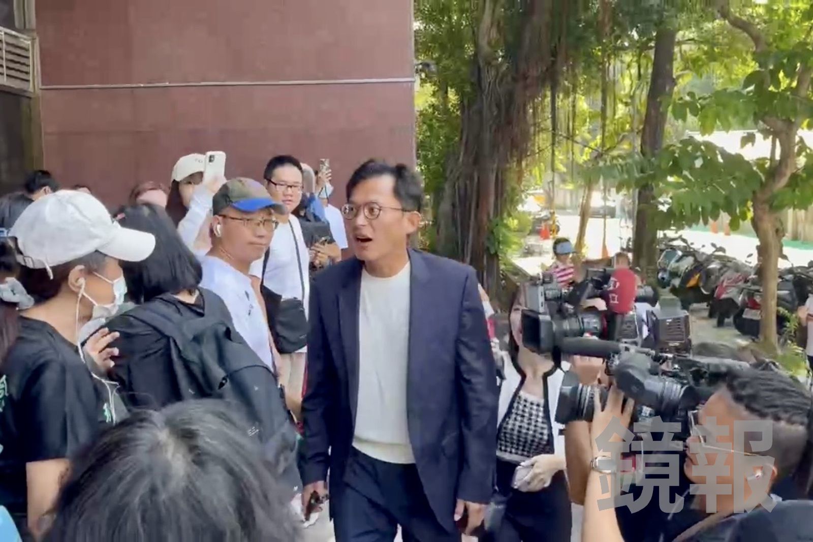 不甩警方通知！黃國昌現身北院陪柯文哲出庭　冷回「我又不是第一次」