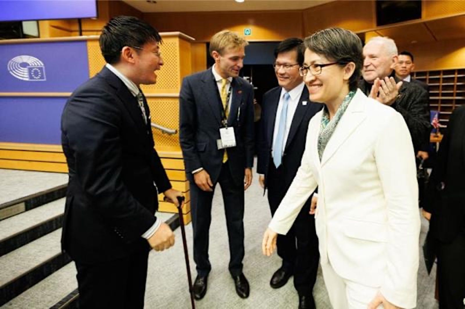 活在小確幸與大論述之間的我們