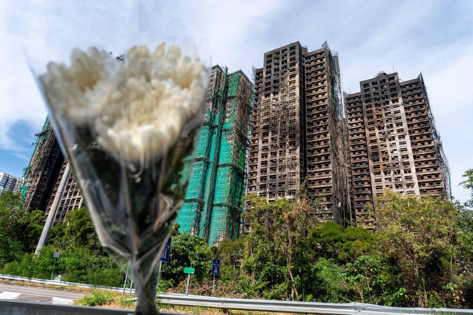 香港宏福苑大火／倖存住戶驚恐逃難　嘆：生死掌控權被大火無情剝奪