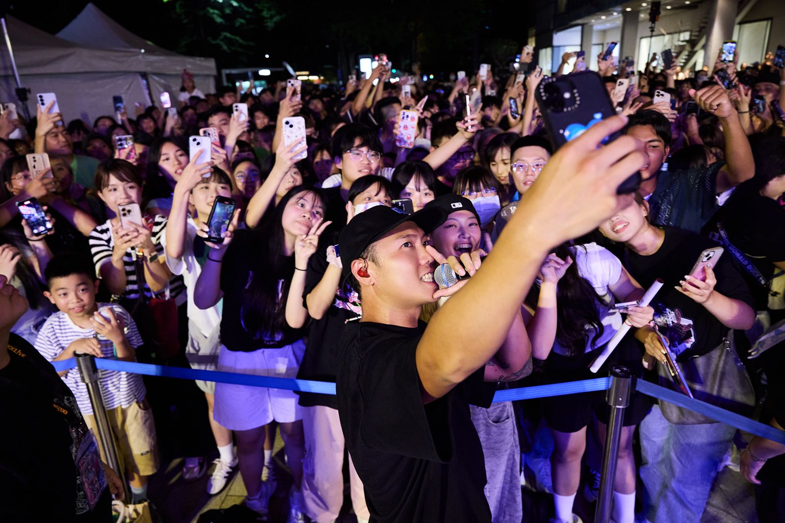 玖壹壹親自奔走北中南與粉絲近距離同樂。KKLIVE、混血兒娛樂提供