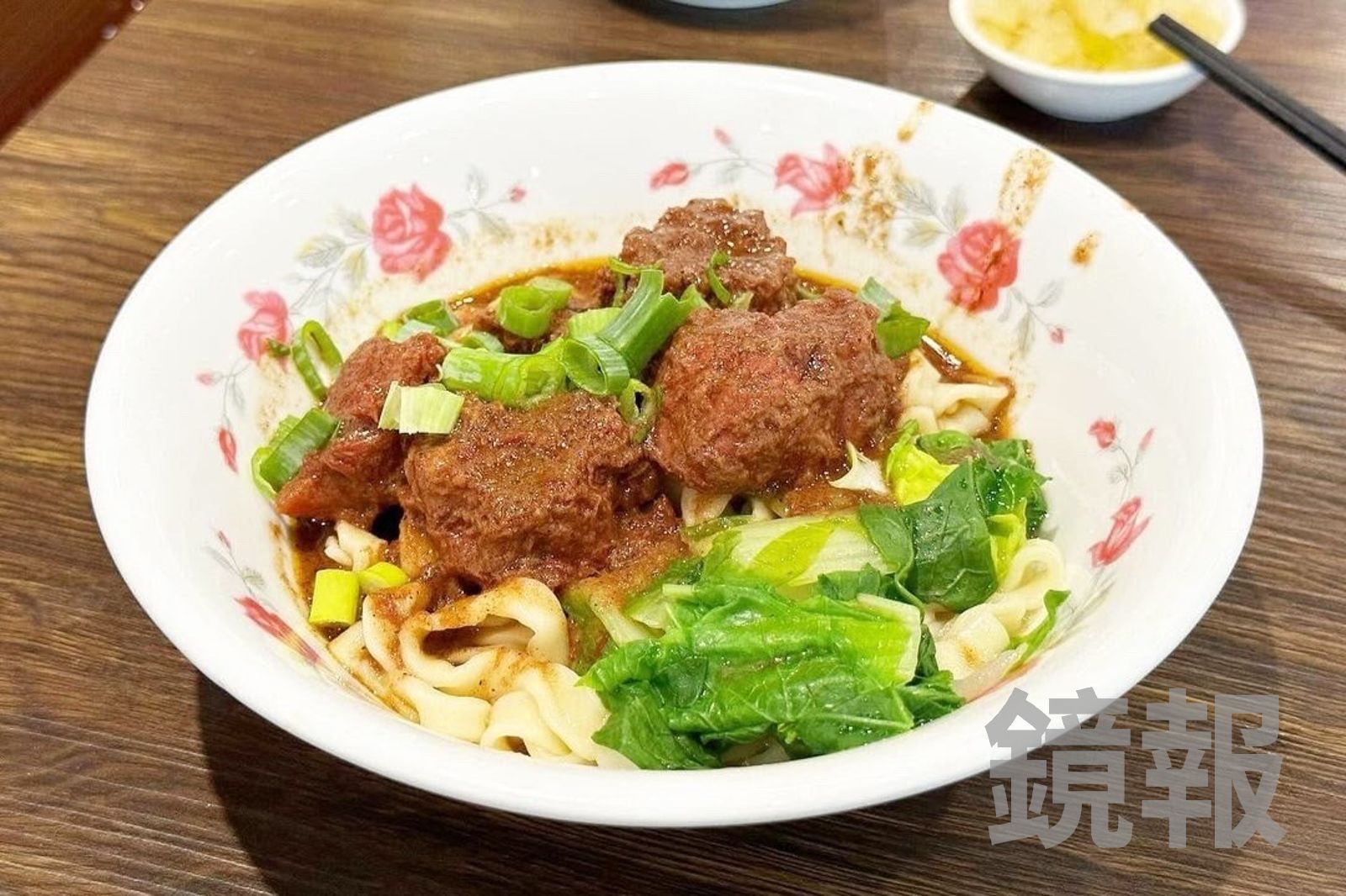 「乾拌牛肉麵」牛肉與麵條給得分量十足。（160元／小碗）
