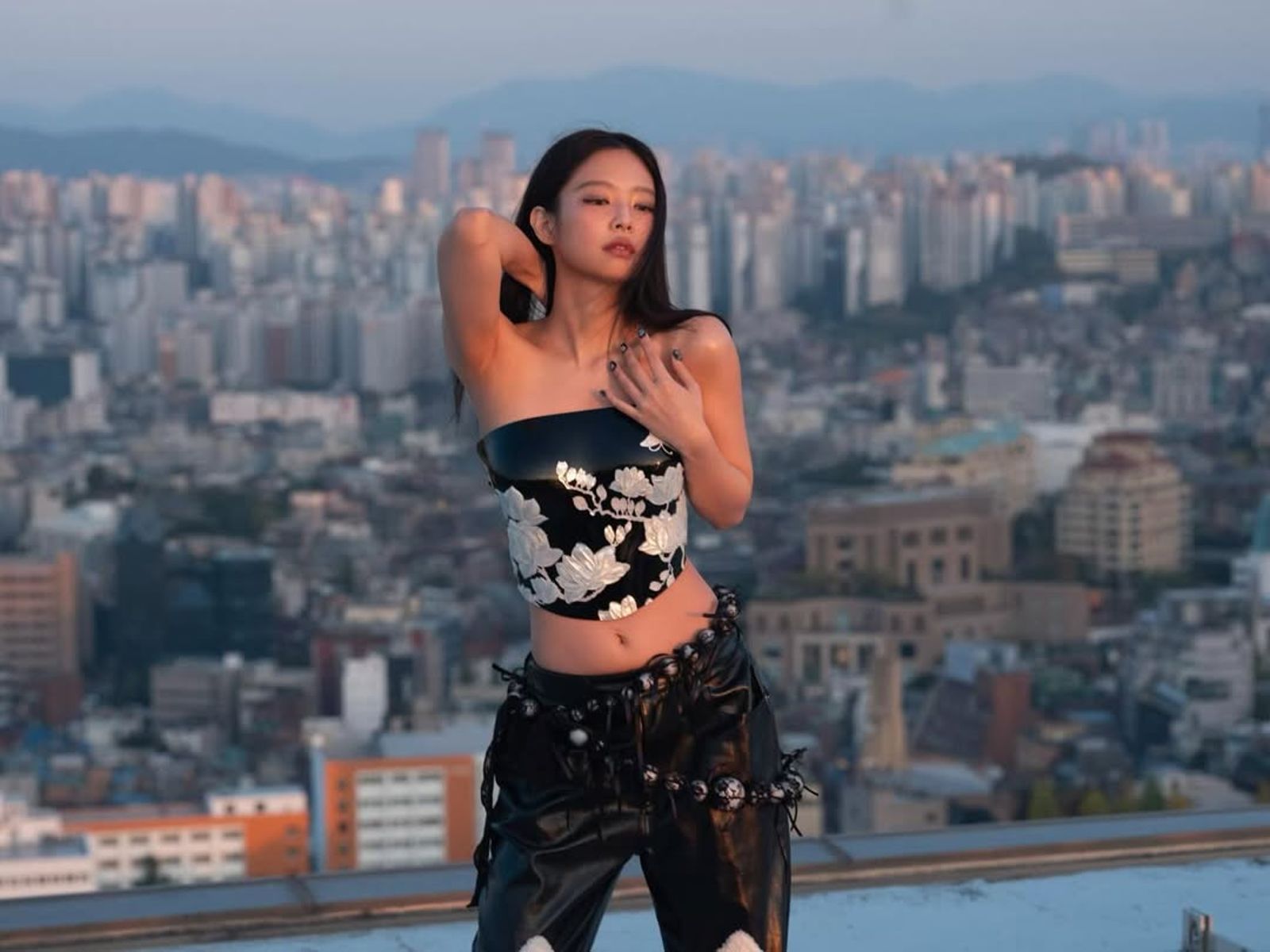 Jennie告贏冒牌爸!韓男瞎寫小說蹭熱度 法院勒令:全數銷毀