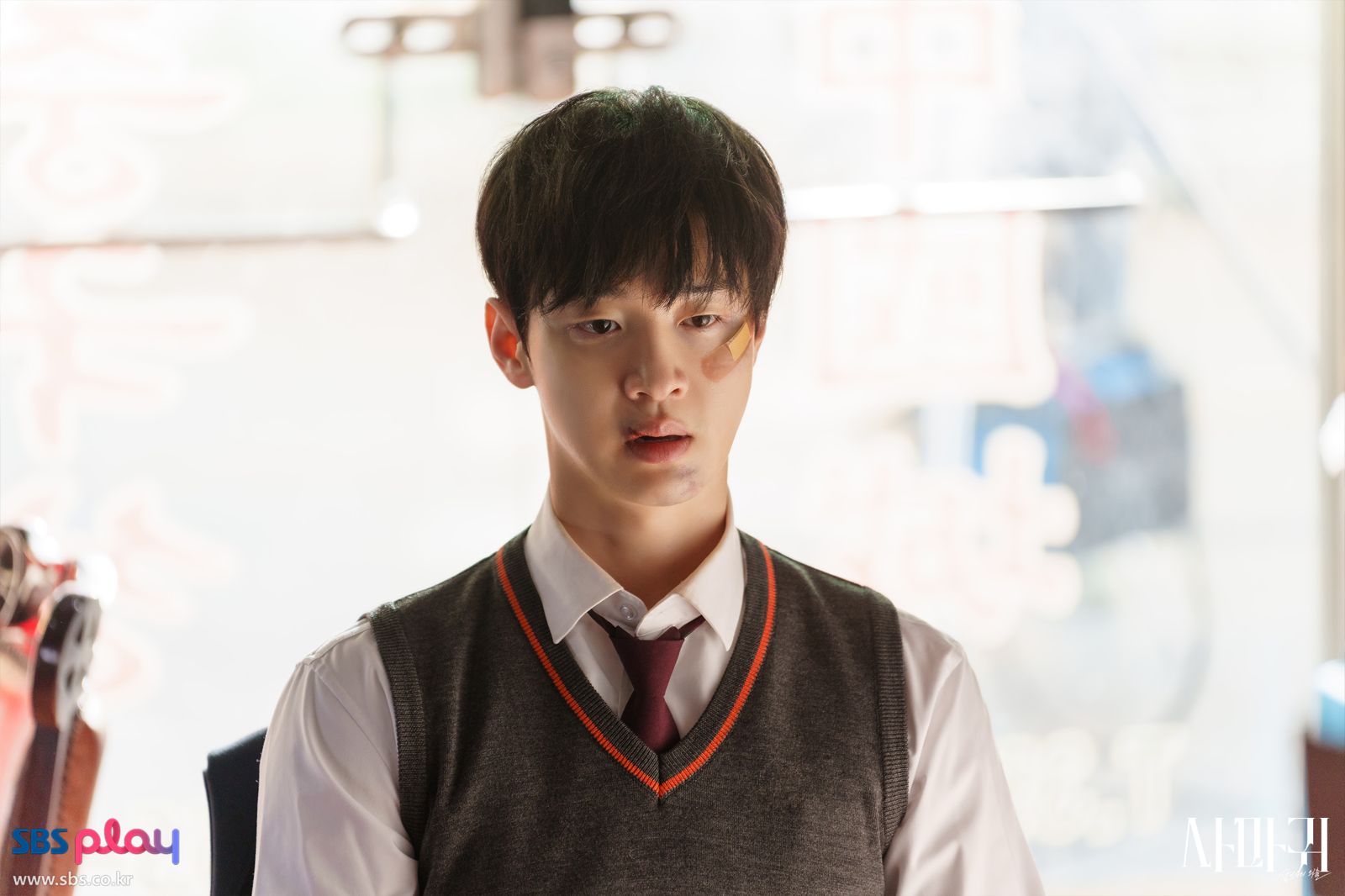 《家母螳螂》張東潤傷痕累累的過去。翻攝SBS play