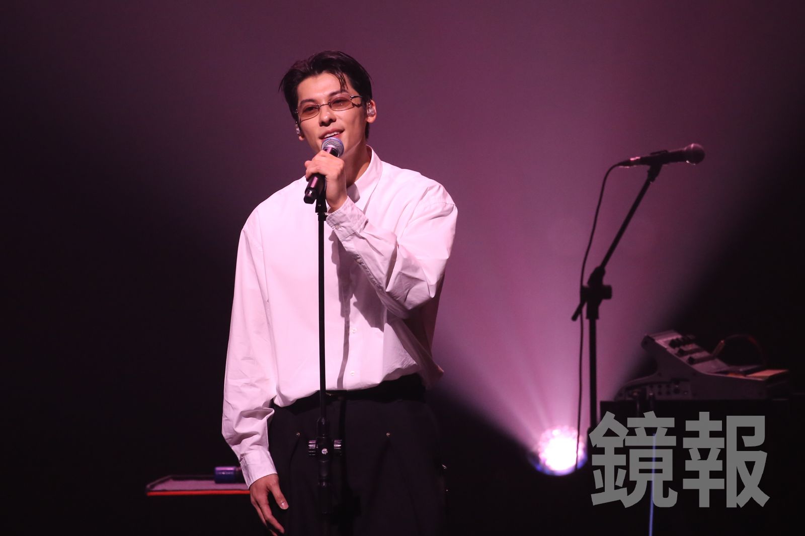 許光漢「二度就業」首唱！白襯衫帥炸全場：沒想到退伍後還要唱歌