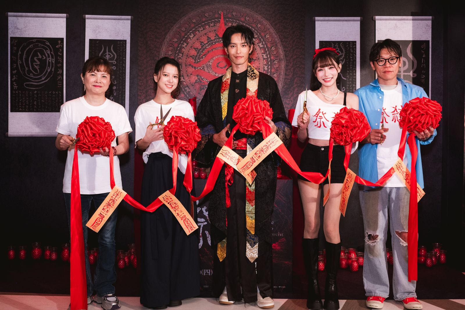 被劇組騙了！項婕如親手抓「蛆」培養感情　驚爆「臨演」下場竟是被吃掉