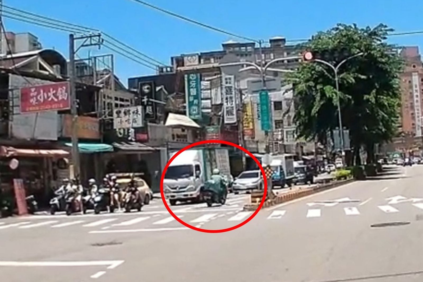 台中郵差「大馬路逆向騎進快車道」原因超扯 中華郵政怒:將懲處