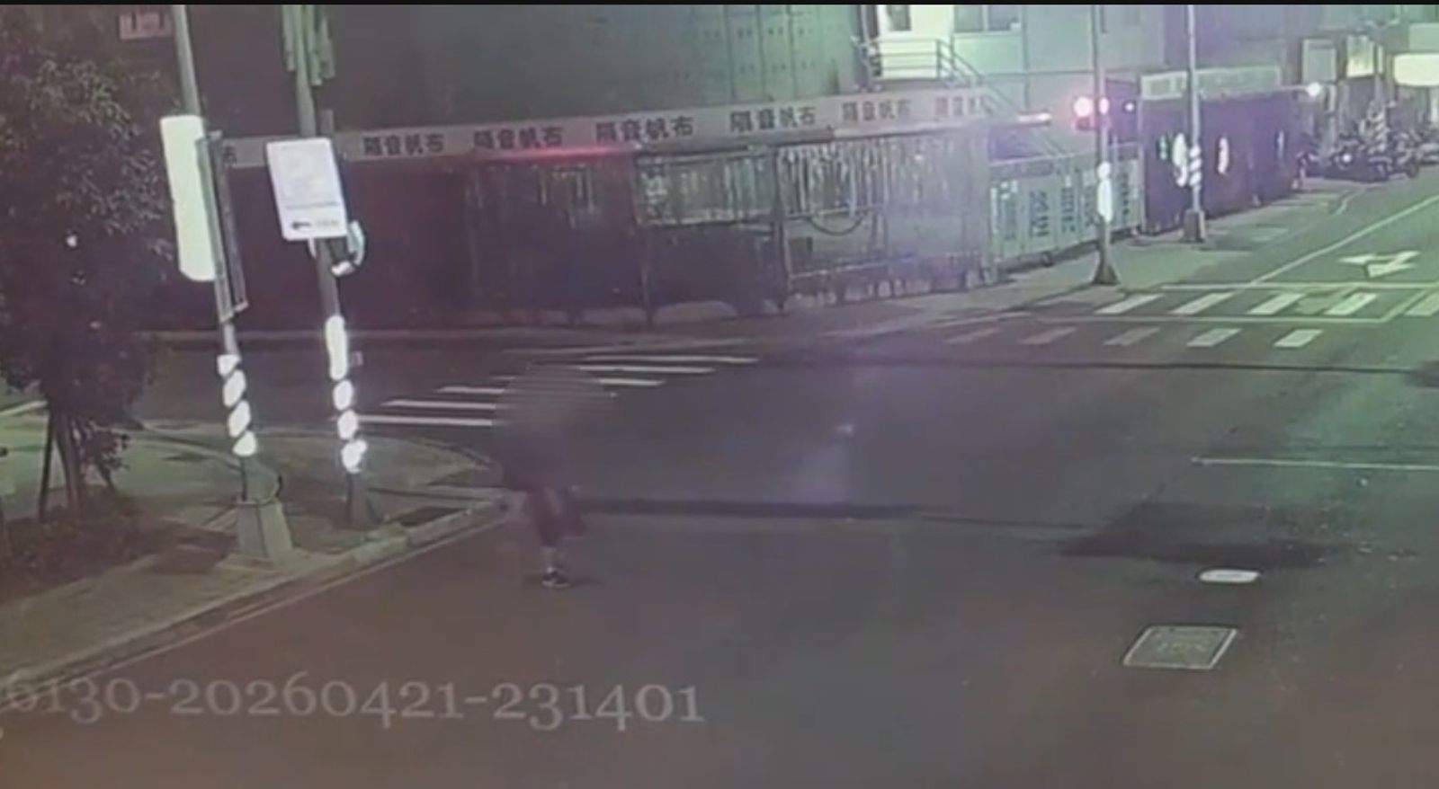 最貴的一覺！新北男酒後路邊斷片　醒來身上「一本」不翼而飛
