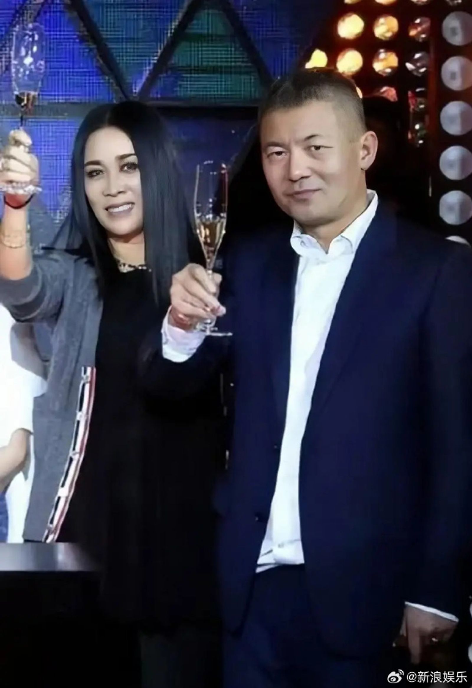 那英老公孟彤（右）否認出軌傳聞。翻攝新浪娛樂微博