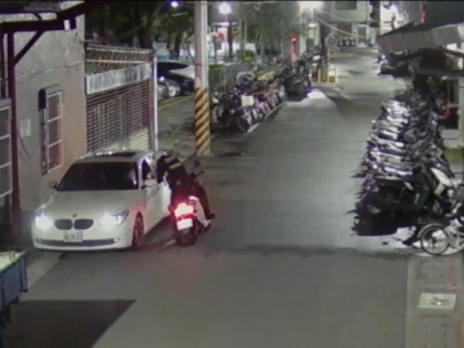 新北五股深夜槍響!拒檢男衝撞警車狂飆逃逸 員警開12槍圍捕、38件違規罰單