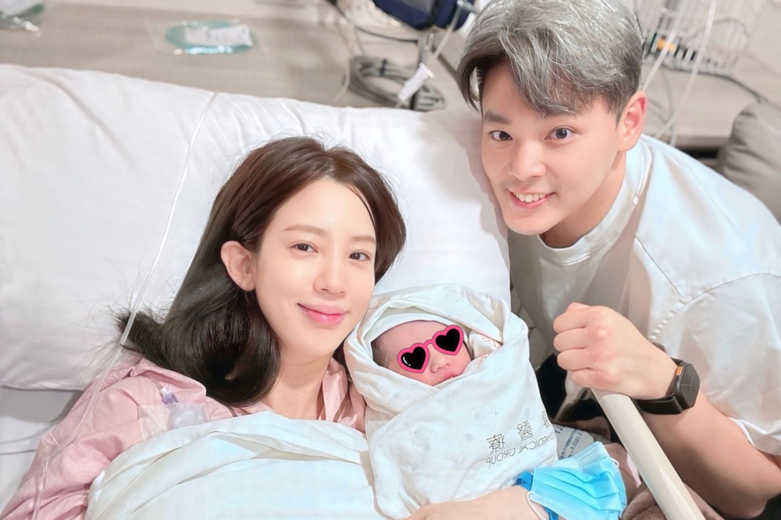 快訊／愛雅剖腹產下3100公克可愛男嬰「跳跳」　看到寶寶第一眼「笑出來」