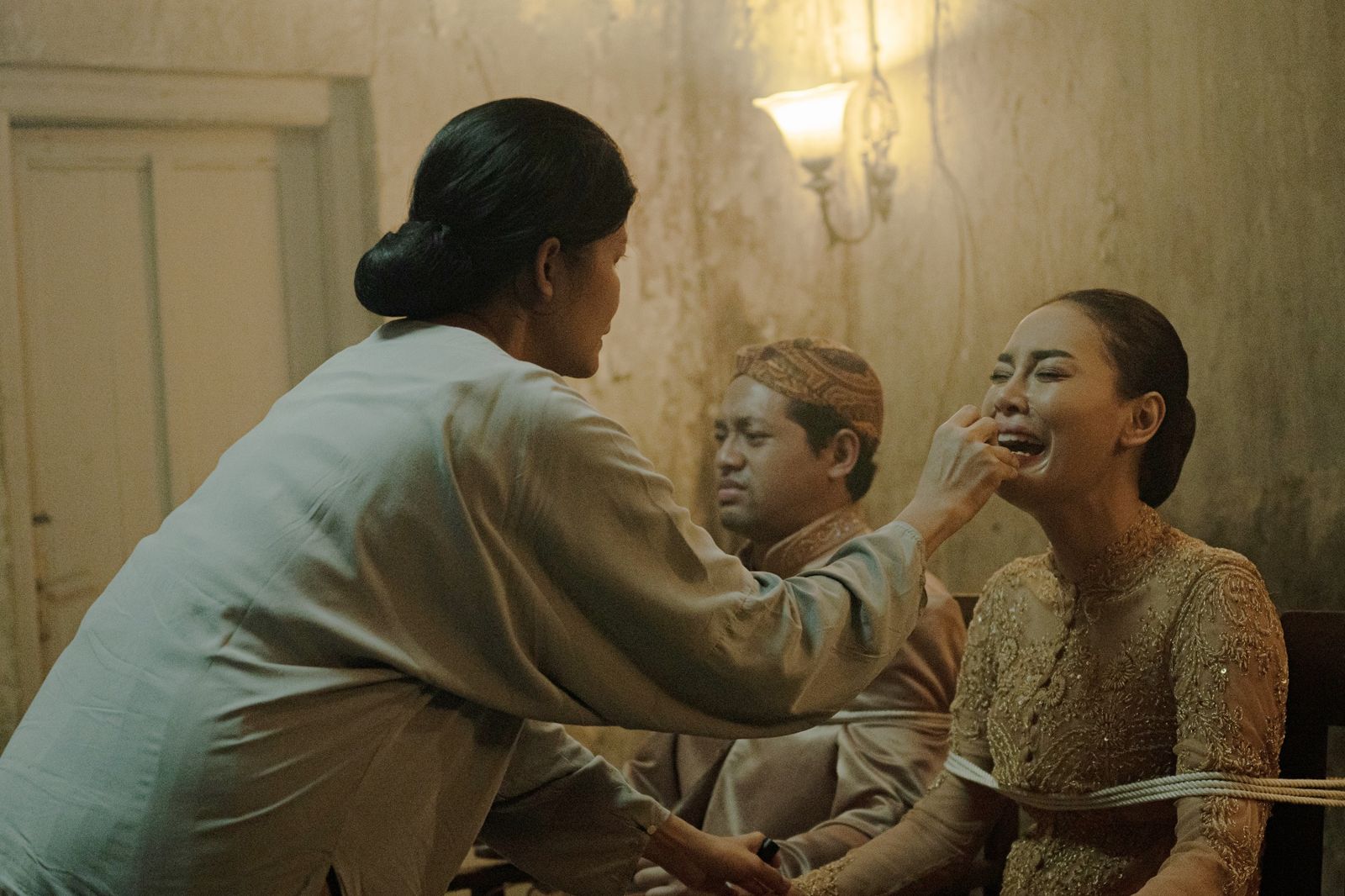 《鬼祭》廢糖廠實景拍攝演員被附身　請來「線上驅雨師」居然有效！