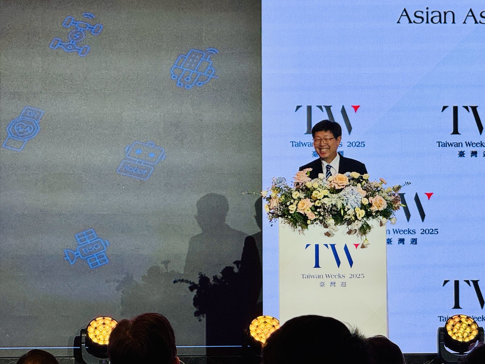 鴻海Q3獲利576.7億元創歷史新高　AI伺服器營收提前破兆元目標