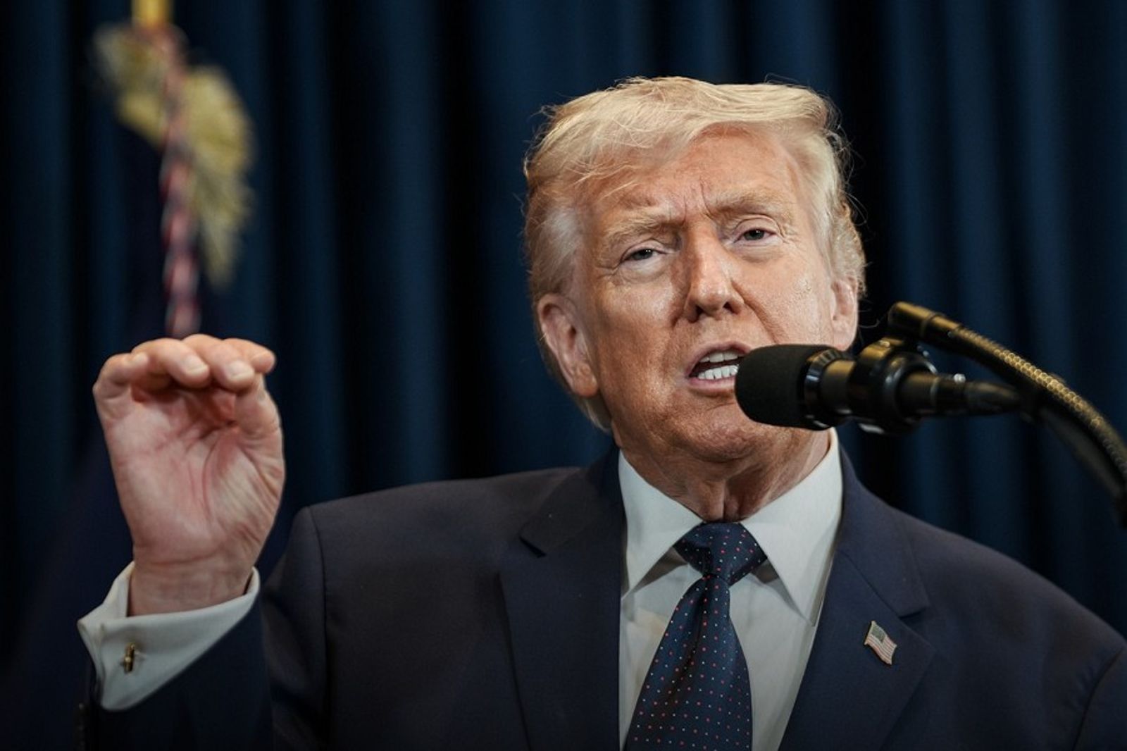 川普創造「鈔能力」　簽名登美元！打破165年傳統