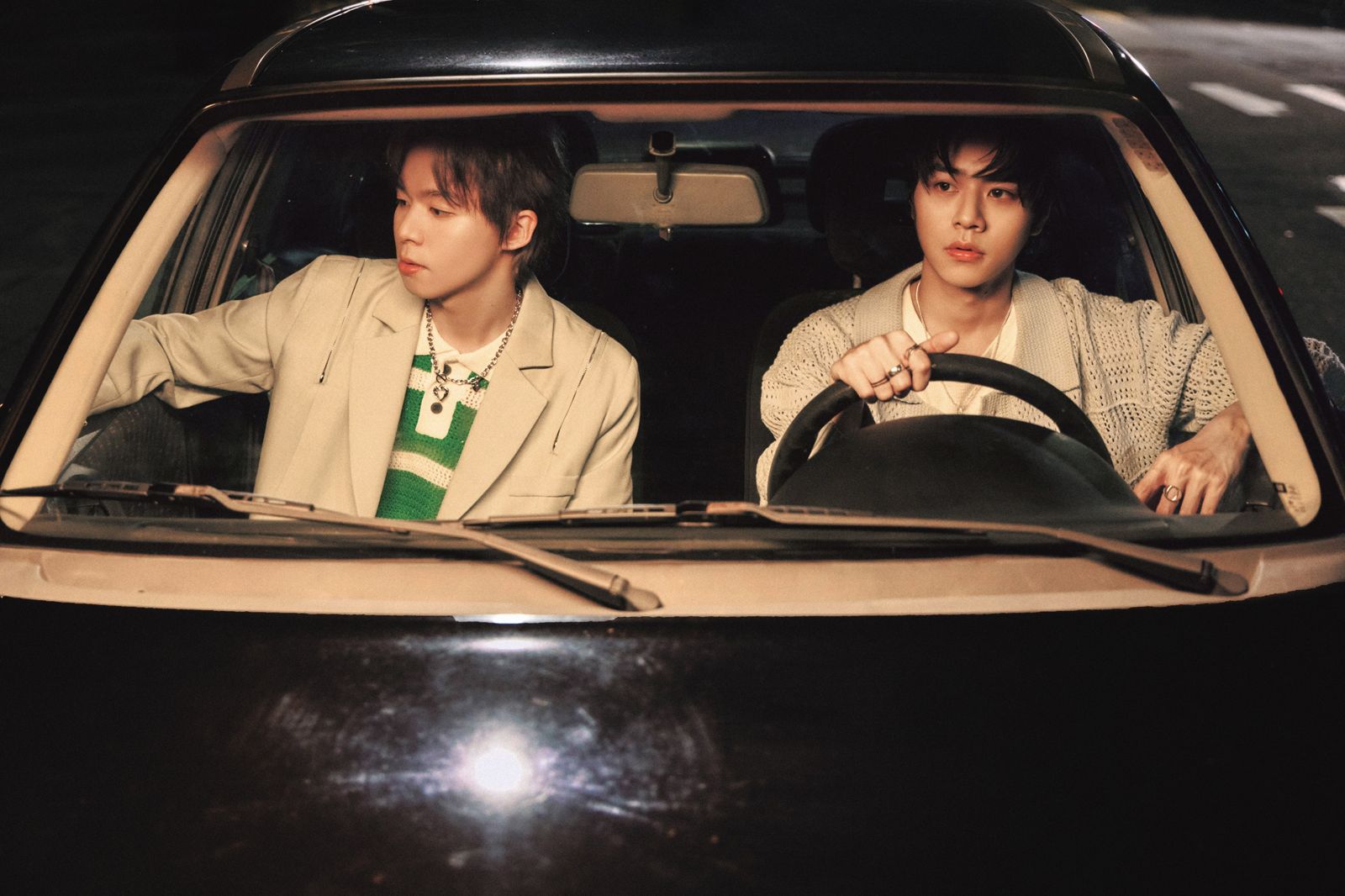 黃氏兄弟瑋瑋被拍到「車內調情」　認了談情說愛：內褲溼透