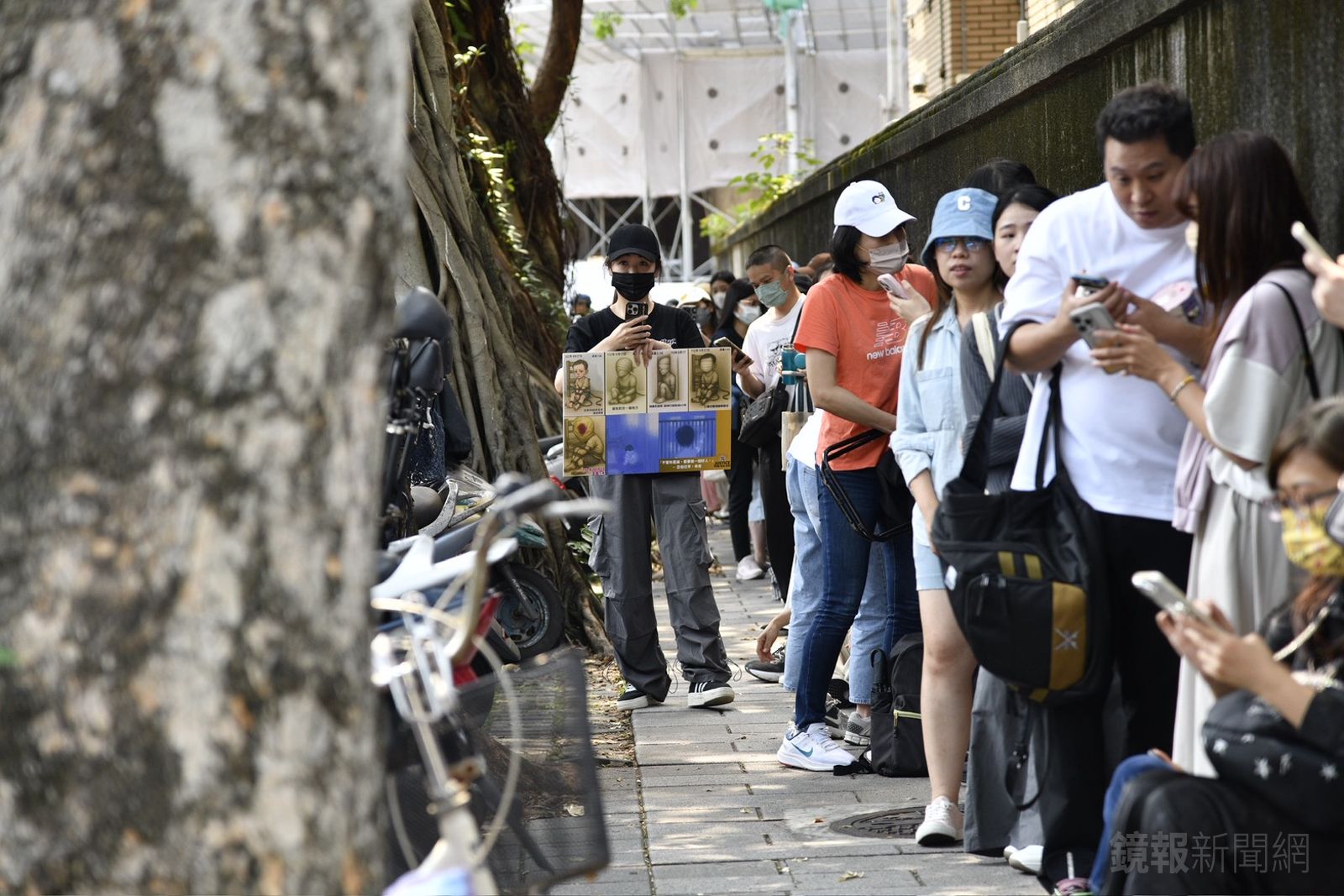 剴剴案今下午14時30分出爐，早在中午就有大批民眾排隊等待旁聽。李智為攝