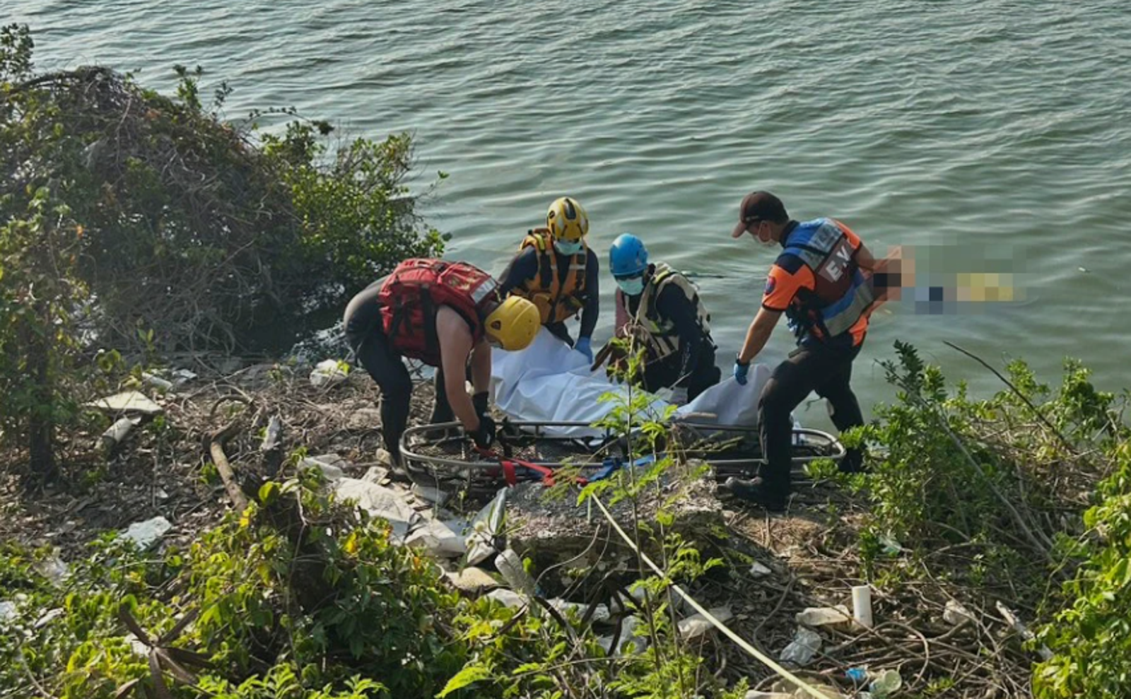 「不想丟下妳一個人」病翁請假回家　推失智妻「最後漫步」雙溺斃　來生再當夫妻