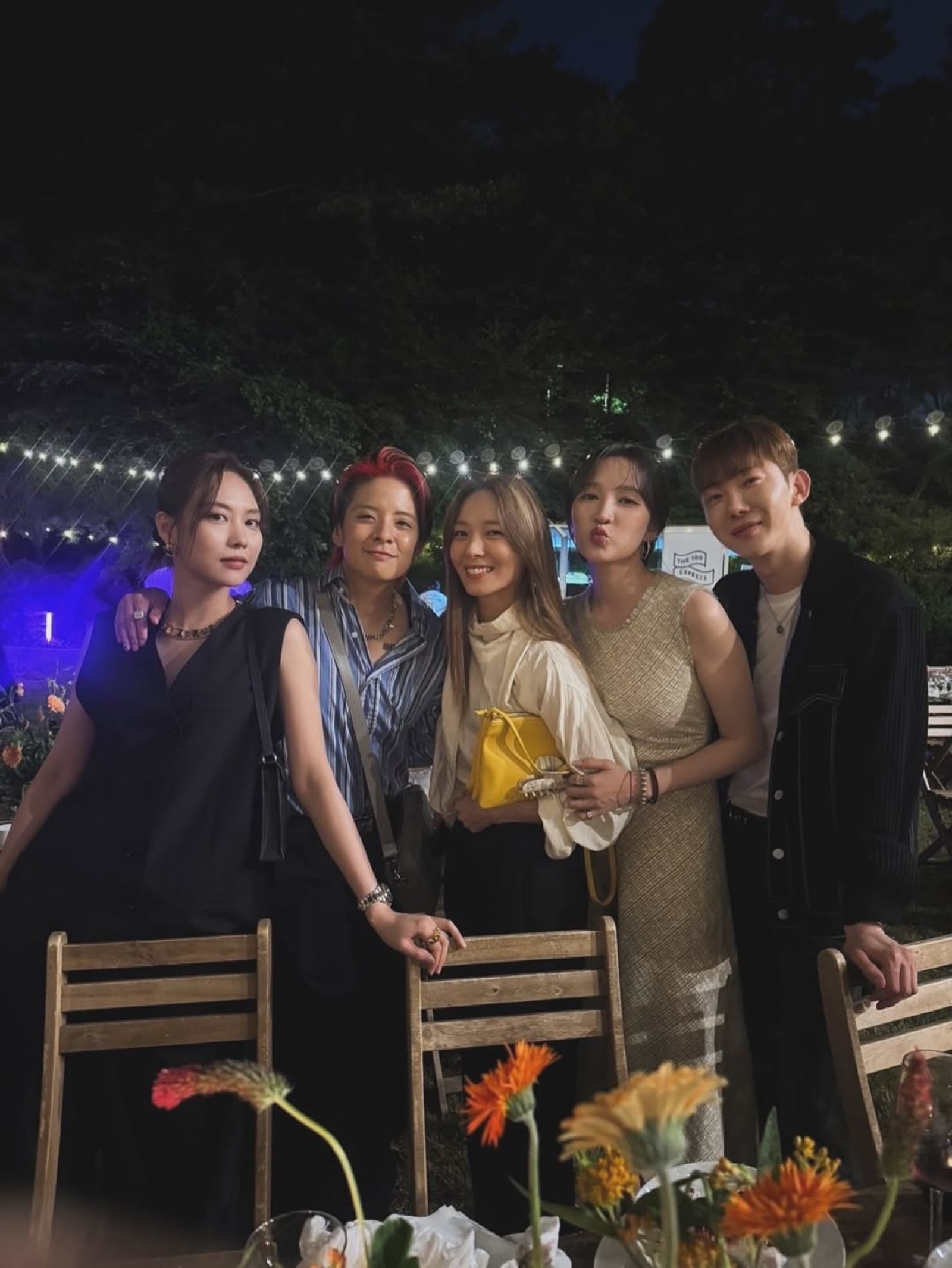 王霏霏（左起）、Amber、先藝、孟佳、趙權在婚禮合影。翻攝IG