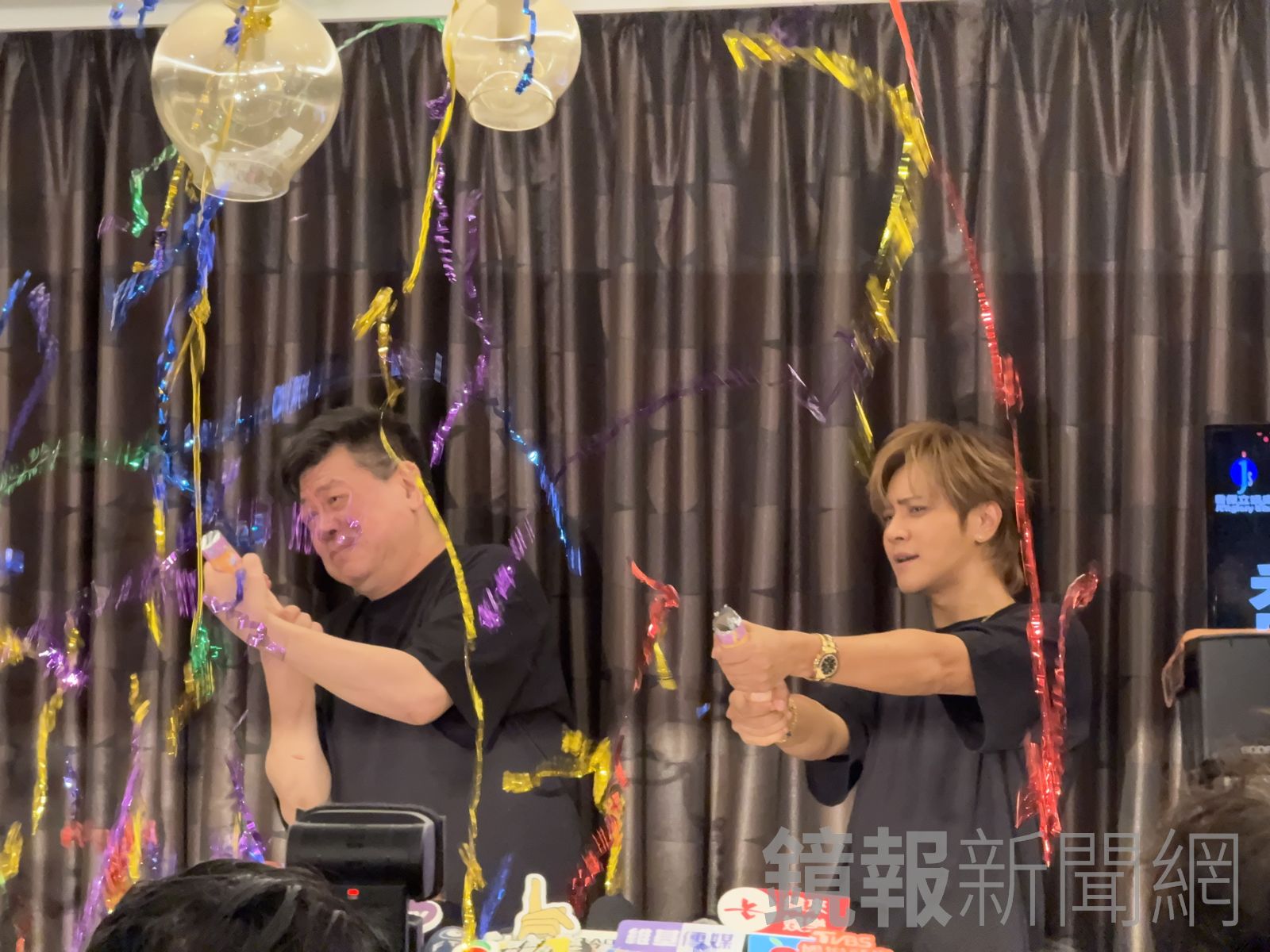 孫德榮送給羅志祥5首歌的版權，以及一個USB。潘佳琪攝