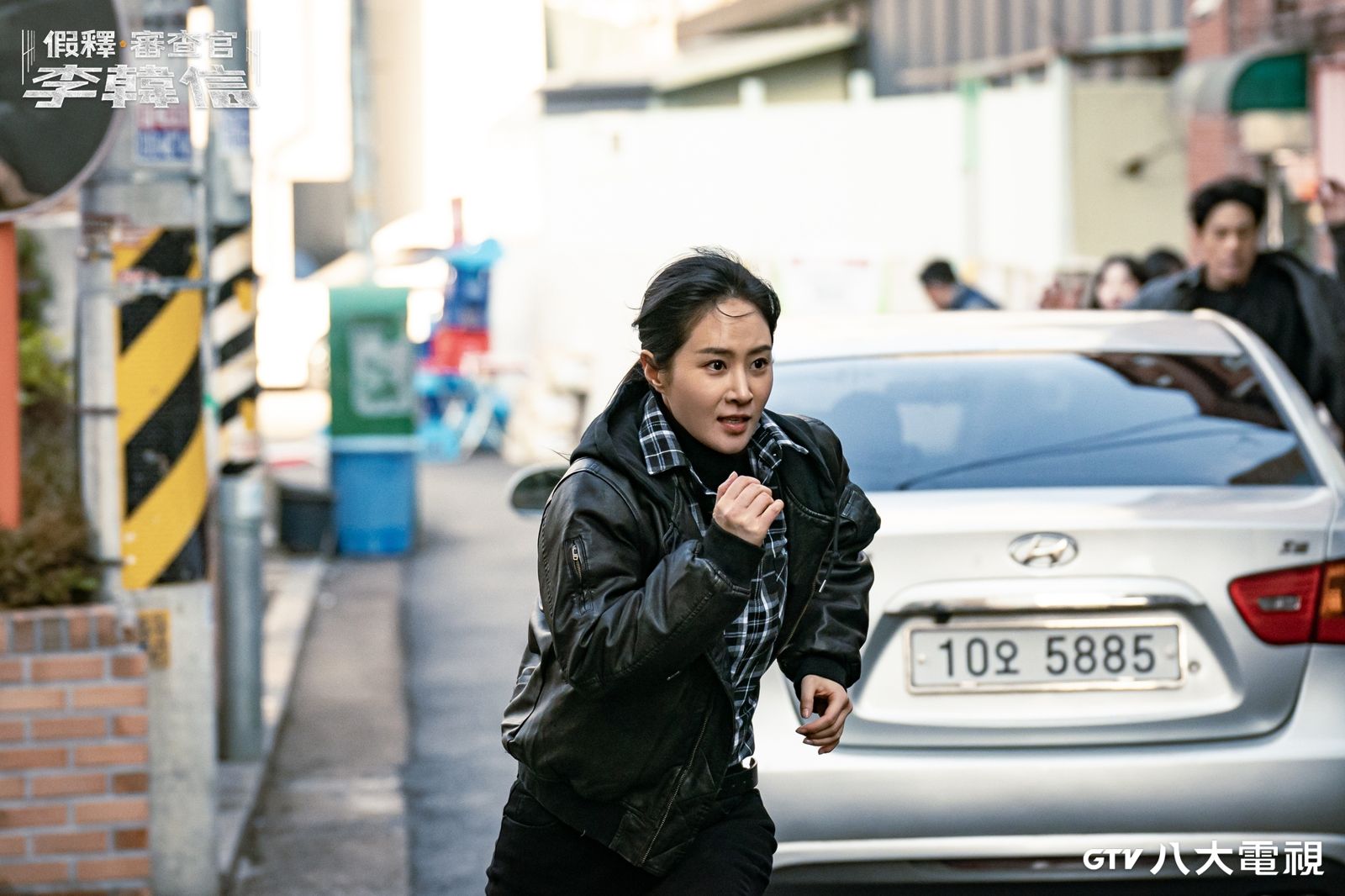 過肩摔男演員太狠！少女時代俞利苦操體能　刑警動作戲帥炸