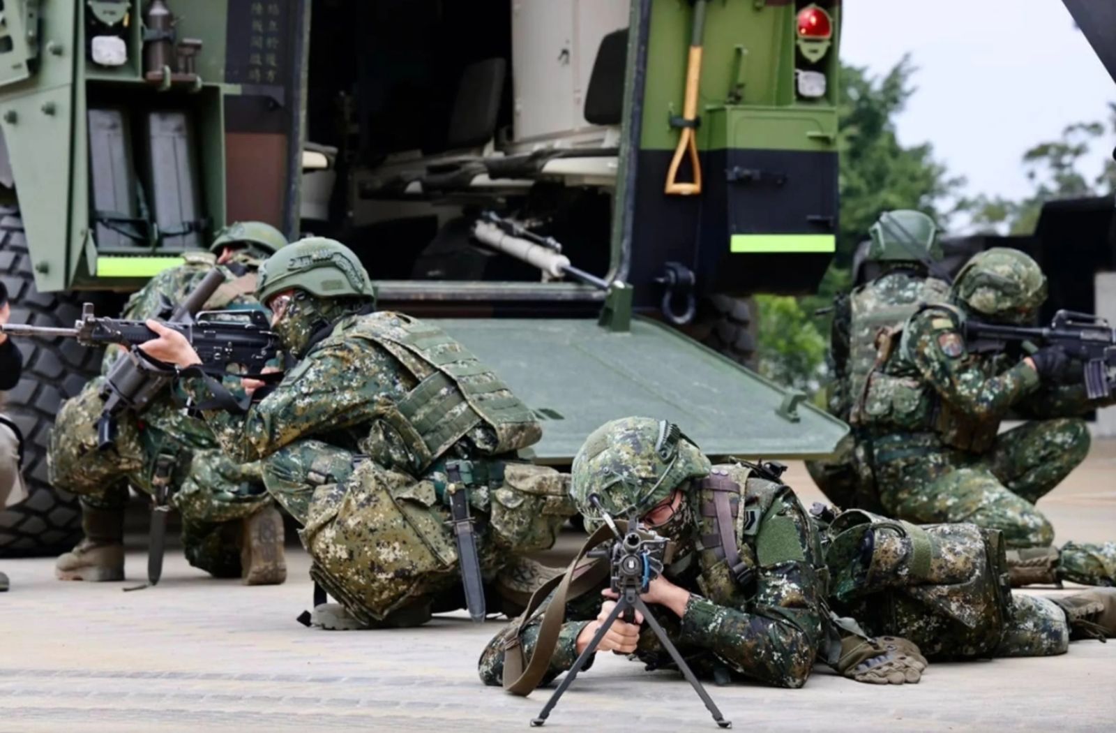 新兵月薪1萬還延發！他不吃小蜜蜂仍透支「國家逼死誰」　老學長全笑了：1年領5890的情何以堪...