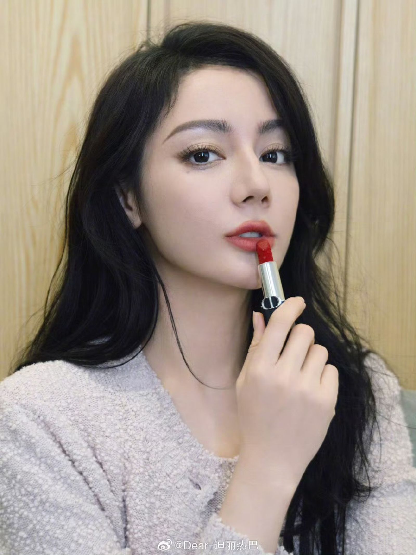 迪麗熱巴原本非常期待出席時裝周。翻攝微博