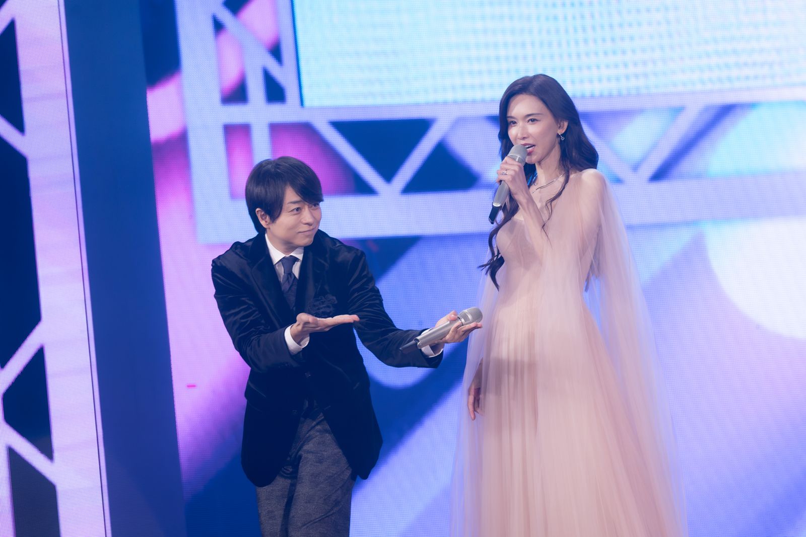 櫻井翔(左)歡迎林志玲出場。圖/©️MUSIC EXPO LIVE 2026實行委員會