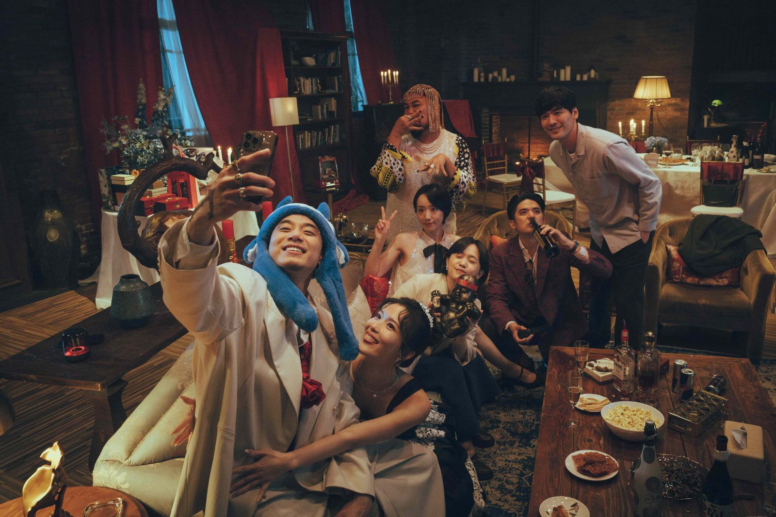 台灣最狂迷因「禁忌之握」成真!一牽就死、不牽等死 男星訂婚趴成招靈現場