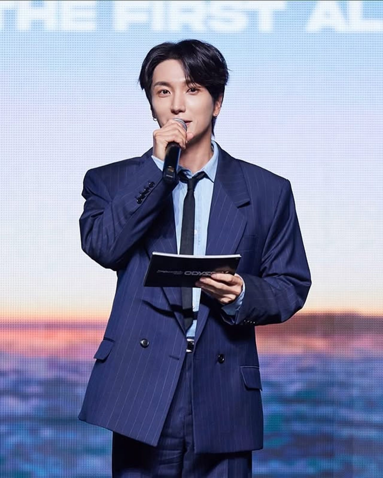 利特常為公司師弟妹擔綱記者會主持人。翻攝IG@xxteukxx